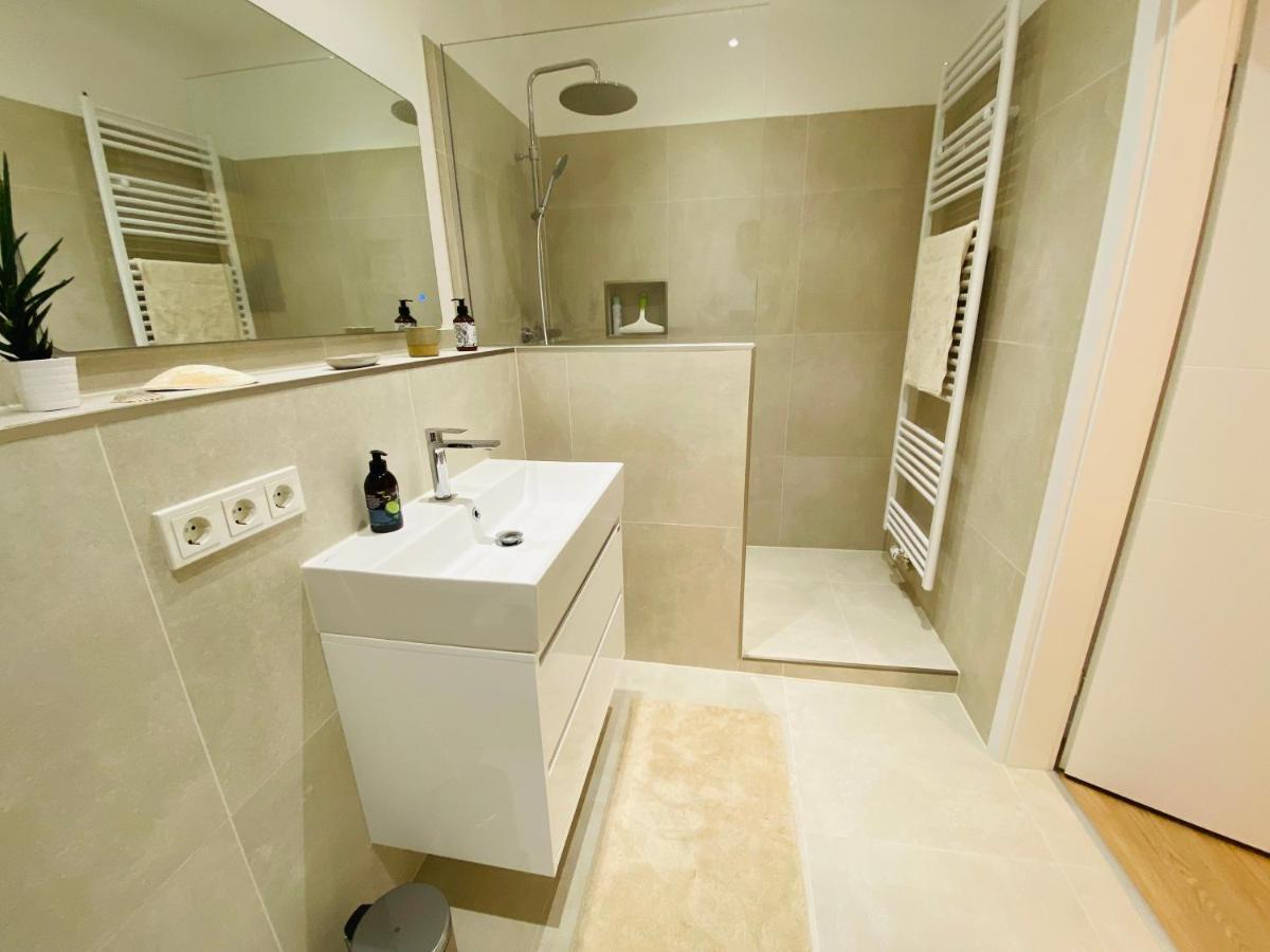 Raum2Go - No1 Modernes Ruhiges 2-Schlafzimmer Apartment City & Park Wiesbaden Luaran gambar