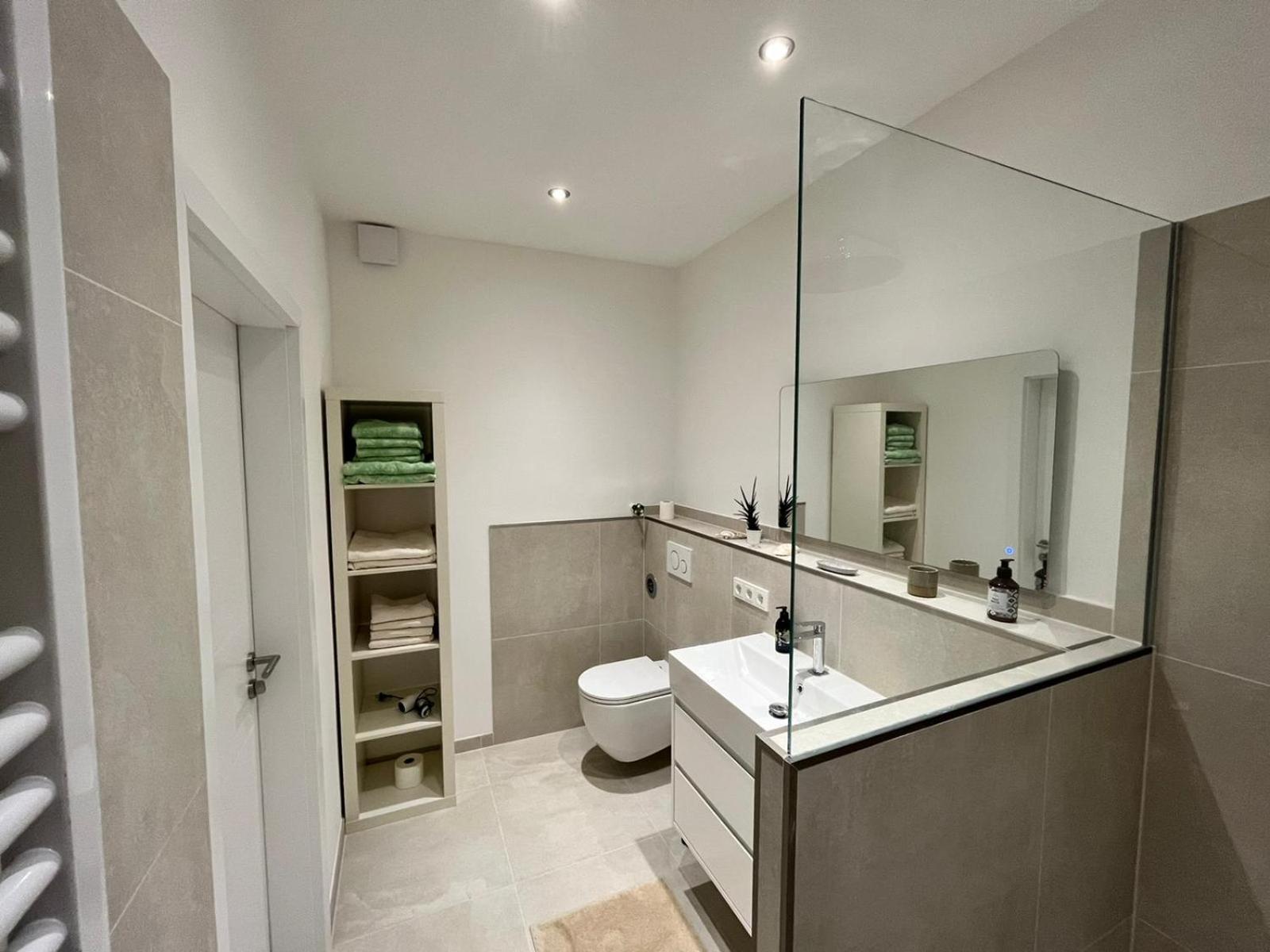 Raum2Go - No1 Modernes Ruhiges 2-Schlafzimmer Apartment City & Park Wiesbaden Luaran gambar